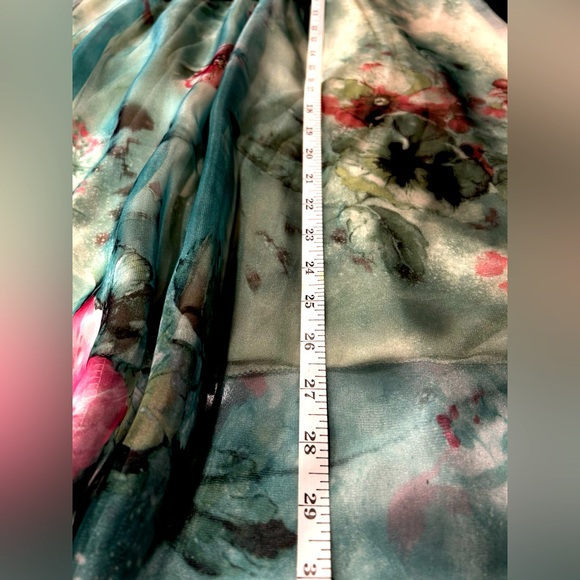 Filmy Floral Green Maxi Skirt fully lined and ready to party - Picture 8 of 8